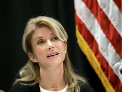 Abortion Advocate Wendy Davis Campaign's Fundraising Underperforms